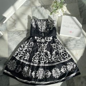 💕Lovely WHBM strapless dress 💕